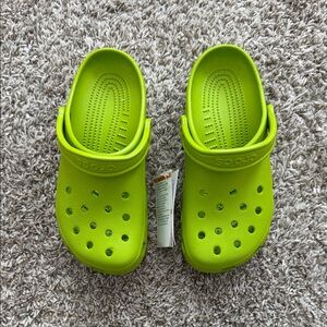 CROCS Classic Clog in Lime Green